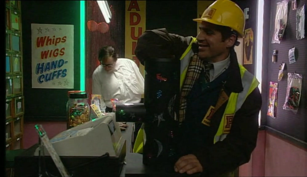 - IT'S NOT SWITCHED ON. - AHHH! 