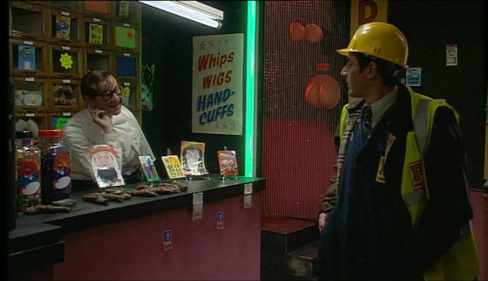 - SORRY, CHIEF. DIDN'T CATCH THAT. - I'M JUST LOOKING AROUND. 