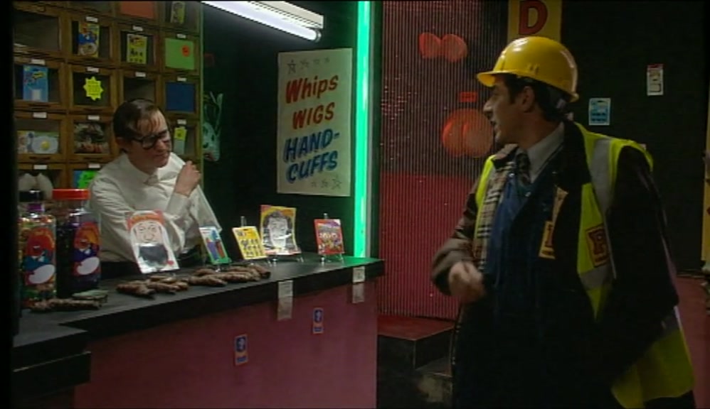 - SORRY, CHIEF. DIDN'T CATCH THAT. - I'M JUST LOOKING AROUND. 