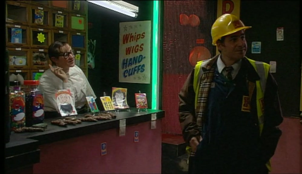 - SORRY, CHIEF. DIDN'T CATCH THAT. - I'M JUST LOOKING AROUND. 