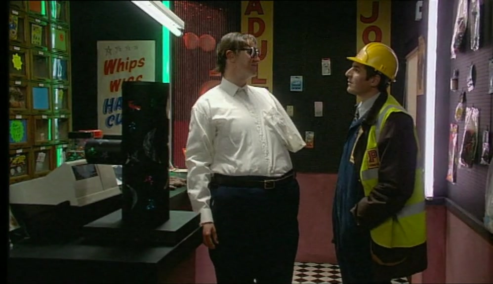 - NO, THANKS. - PUT YOUR HAND IN. 