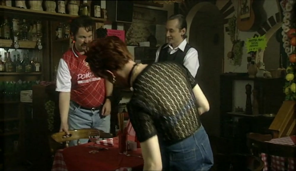 - CAN I GET YOU SOME DRINKS? - I WANT SANGRIA. 