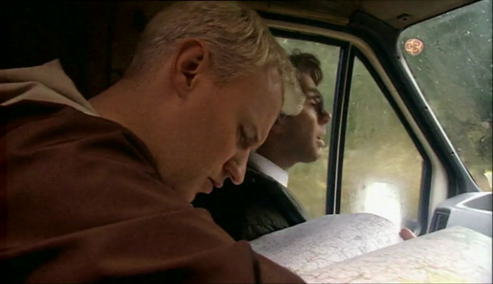 COME ON, GUYS! IN THE ROUND. GO TO JOHN GLOVER, GO TO JOHN GLOVER... 