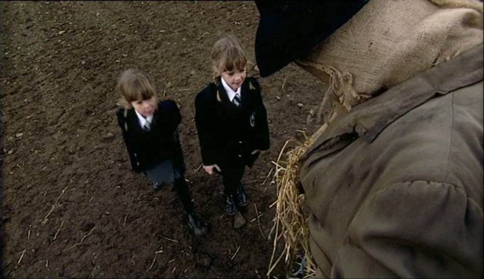 MR SCARECROW, YOU LOOK MESSY. YOUR HEAD'S ALL OUT OF SHAPE. 