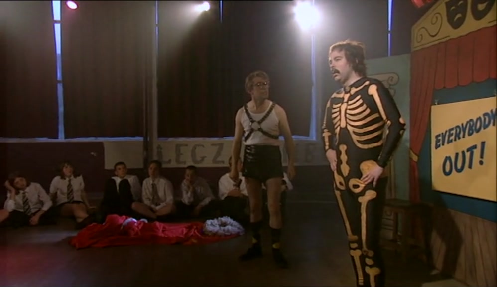 I'M LEAVING LEGZ AKIMBO.  