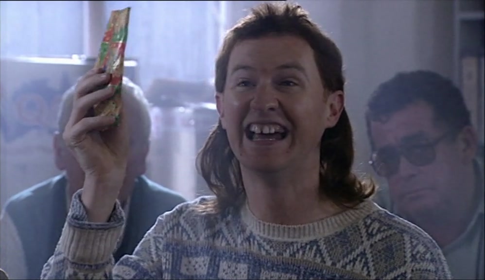- WHAT'S THIS, MICKEY? - I'VE BRUNG YOU A PRESENT. 