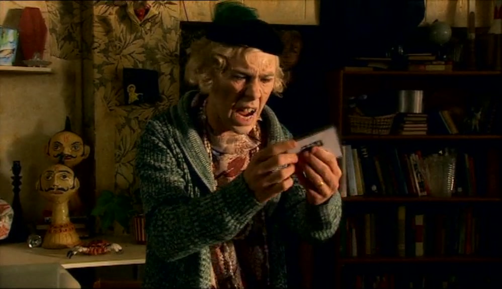 NO PRICE ON IT. REENIE! I NEED A PRICE CHECK. WHAT IS IT, DEAR? 