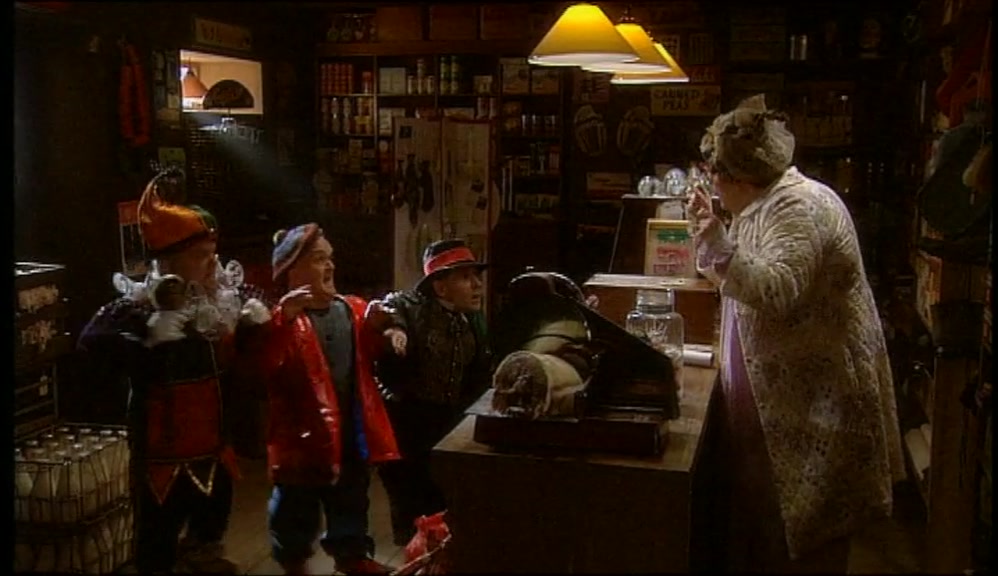 - AHH! EDWARD! EDWARD! - HELLO, HELLO, WHAT'S GOING ON? 
