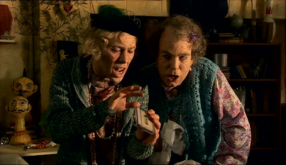 - A CASSETTE? DOES HE WANT A BAG? - NO, DEAR. I WANT A PRICE CHECK. 
