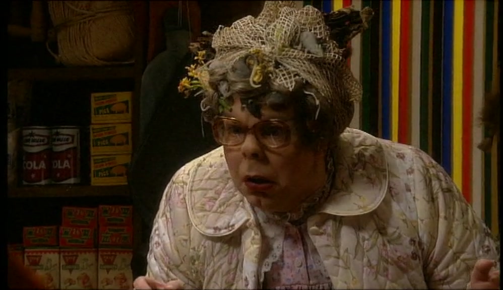 - AHH! EDWARD! EDWARD! - HELLO, HELLO, WHAT'S GOING ON? 