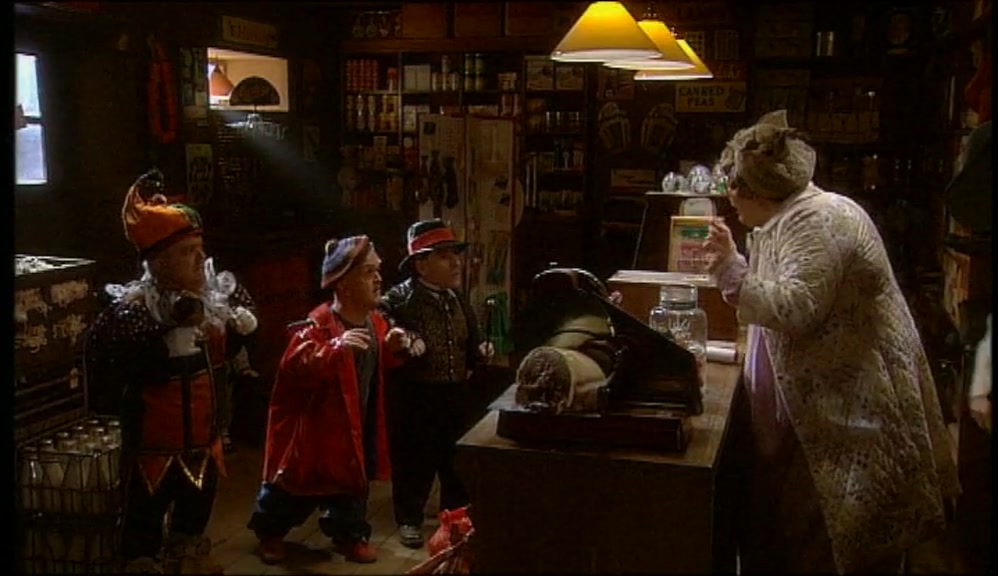 - AHH! EDWARD! EDWARD! - HELLO, HELLO, WHAT'S GOING ON? 