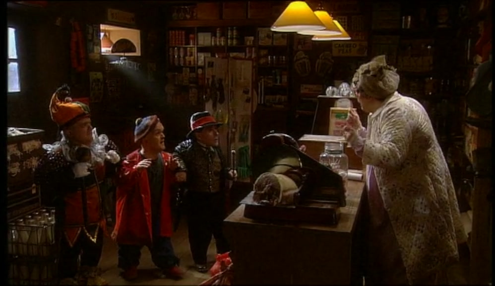 - AHH! EDWARD! EDWARD! - HELLO, HELLO, WHAT'S GOING ON? 
