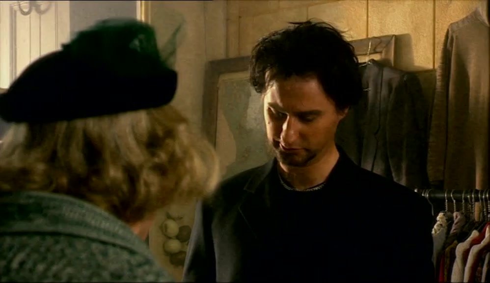 - DON'T THINK SO. - LET'S HAVE A LOOK. 
