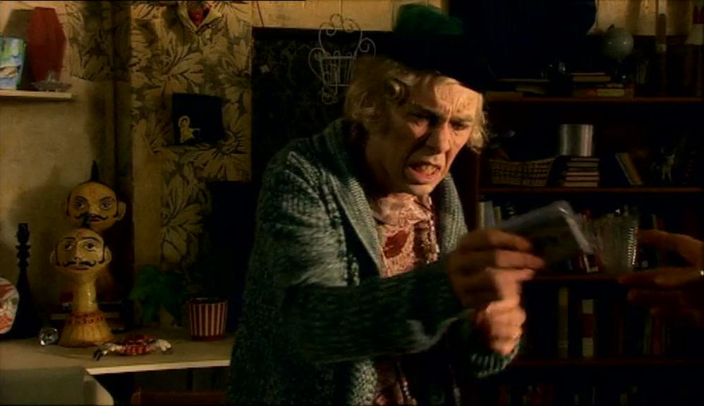 NO PRICE ON IT. REENIE! I NEED A PRICE CHECK. WHAT IS IT, DEAR? 