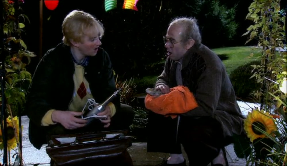 - OH, GOD, WHAT'S THAT?! - JUST A BIG ELECTRIC TOOTHBRUSH. 