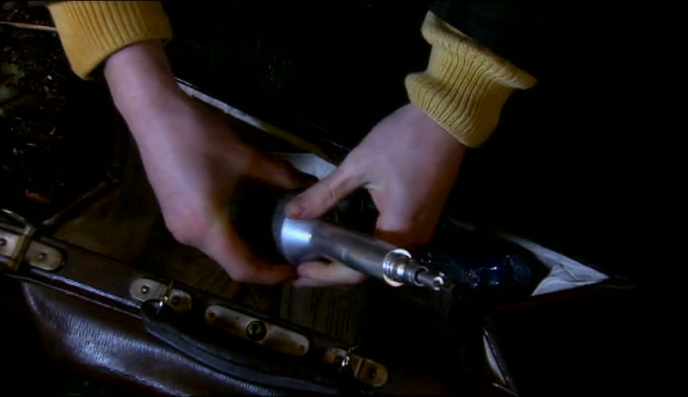 - OH, GOD, WHAT'S THAT?! - JUST A BIG ELECTRIC TOOTHBRUSH. 