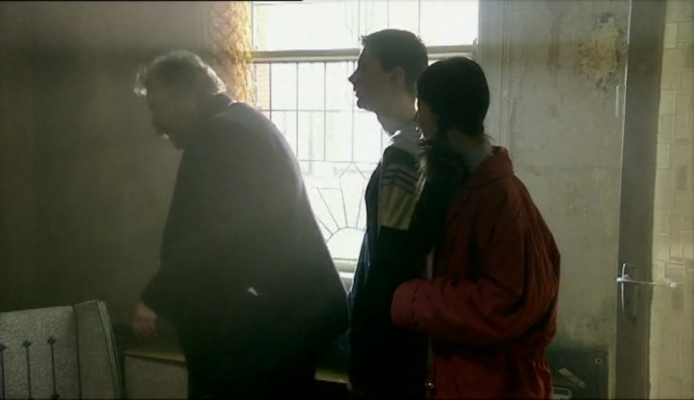- YOU SAID IT WAS CENTRAL HEATING.
 - RIGHT, IT'S CENTRAL HEATING.
 