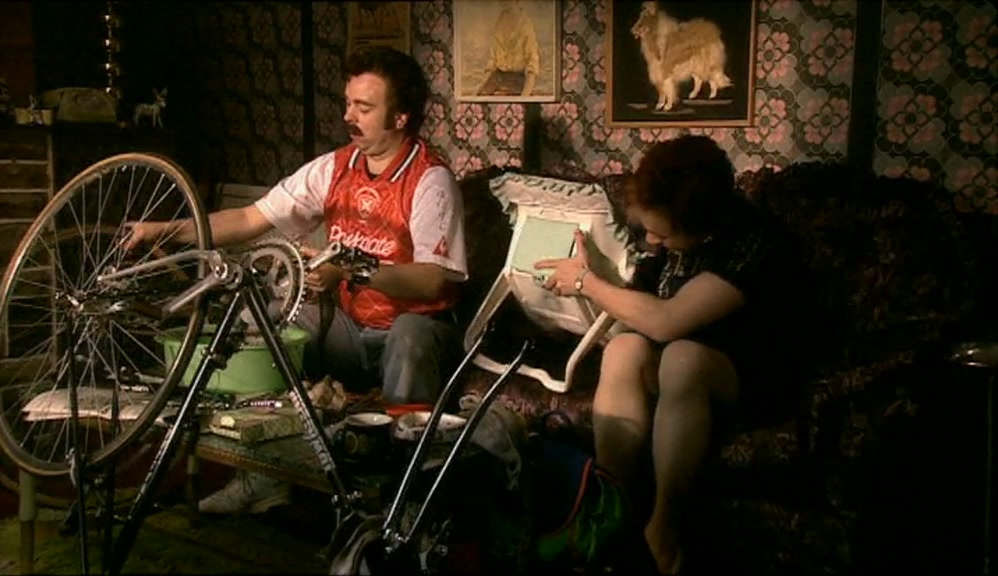 HE SHOULDN'T BE DOING THAT IN HERE, SHOULD HE, JADE? 