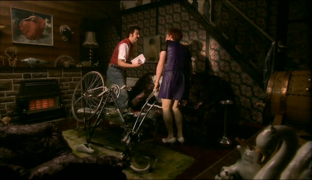 - THEY MUST BE JULIE'S, JADE! - JADE KNOWS! 