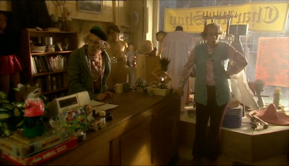 OOH! WELL, SHE'S NO NEED TO BE SO RUDE, HAS SHE, DEAR? 