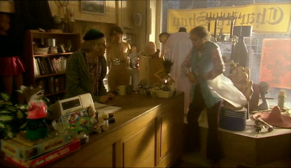 OOH! WELL, SHE'S NO NEED TO BE SO RUDE, HAS SHE, DEAR? 