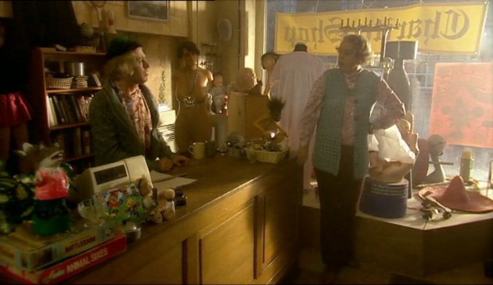 OOH! WELL, SHE'S NO NEED TO BE SO RUDE, HAS SHE, DEAR? 