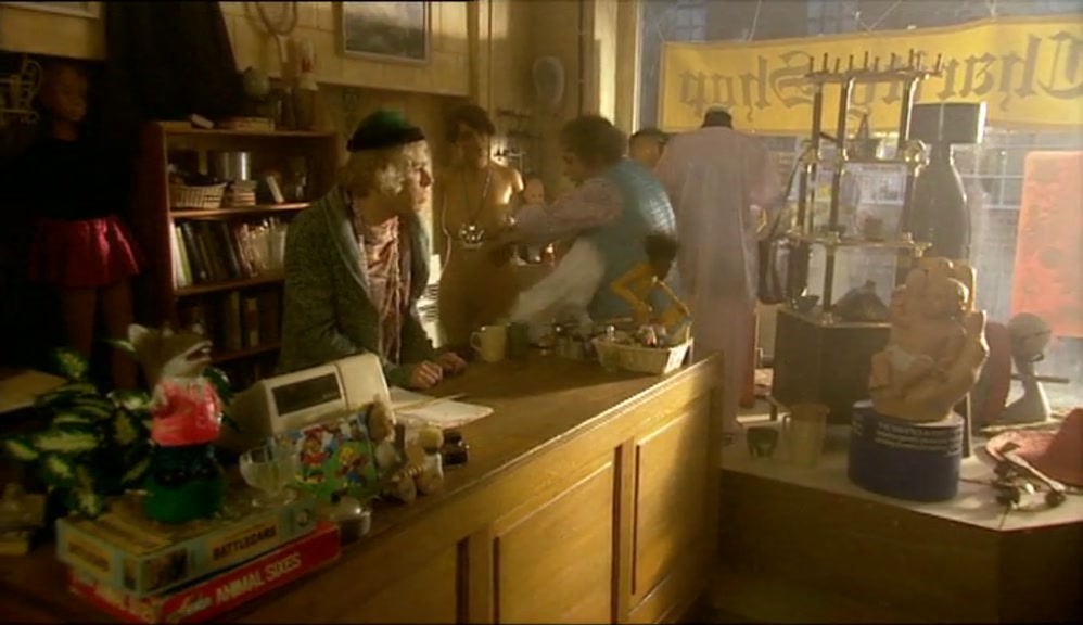 - NO, DEAR. TWO TEAS? - YEAH. I'LL GET THEM. 