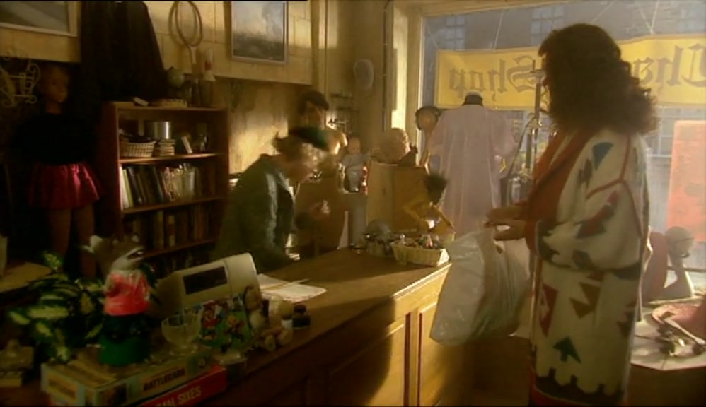 - I BROUGHT YOU SOME STUFF. - LOVELY! GOOD STUFF, IS IT? 