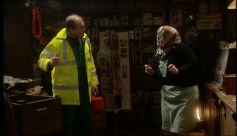 DO YOU KNOW IF THERE'S A GARAGE ANYWHERE? I RAN OUT OF PETROL. 