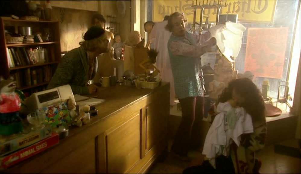 - IT HASN'T GOT ONE. - WE CAN'T TAKE IT. IT'S NOT SAFE. 