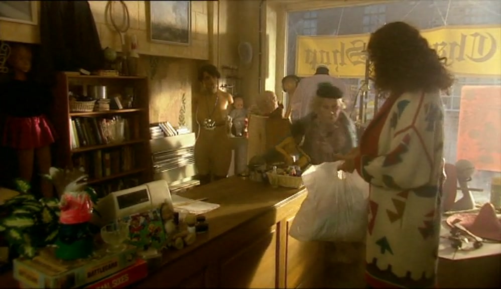 - I BROUGHT YOU SOME STUFF. - LOVELY! GOOD STUFF, IS IT? 