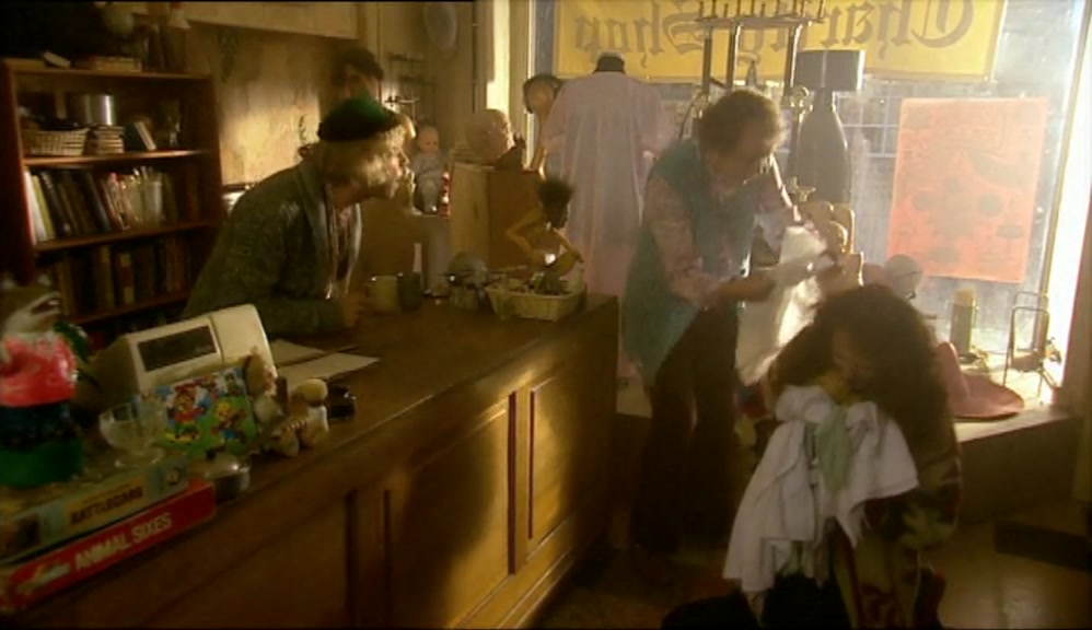 - IT HASN'T GOT ONE. - WE CAN'T TAKE IT. IT'S NOT SAFE. 
