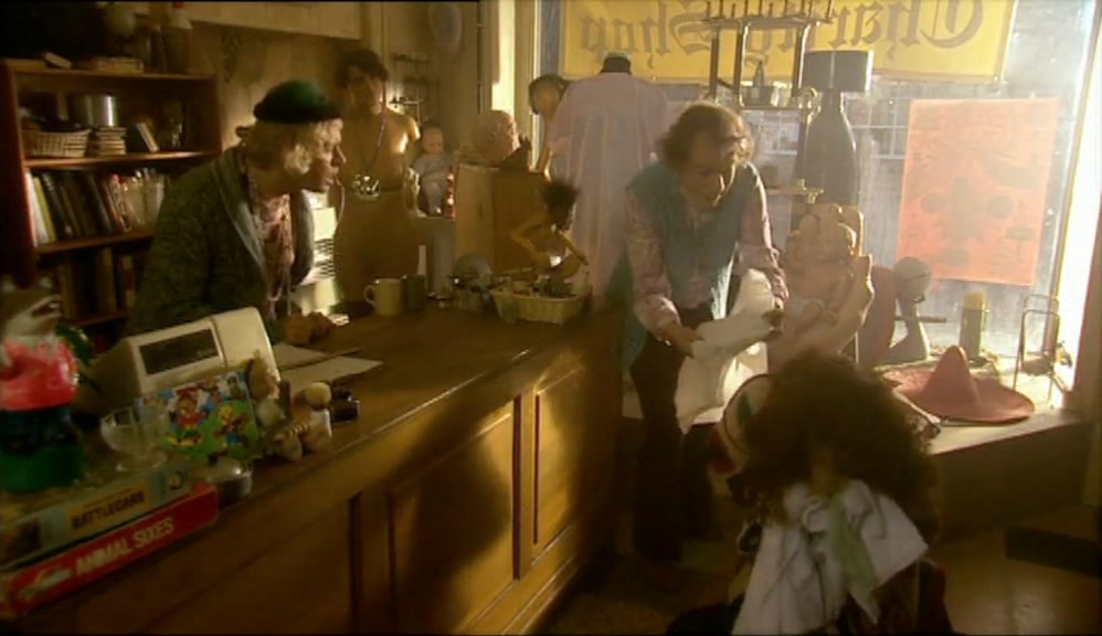 - YOU COULD KILL A KIDDIE. - DEATH-TRAP, IS IT? 