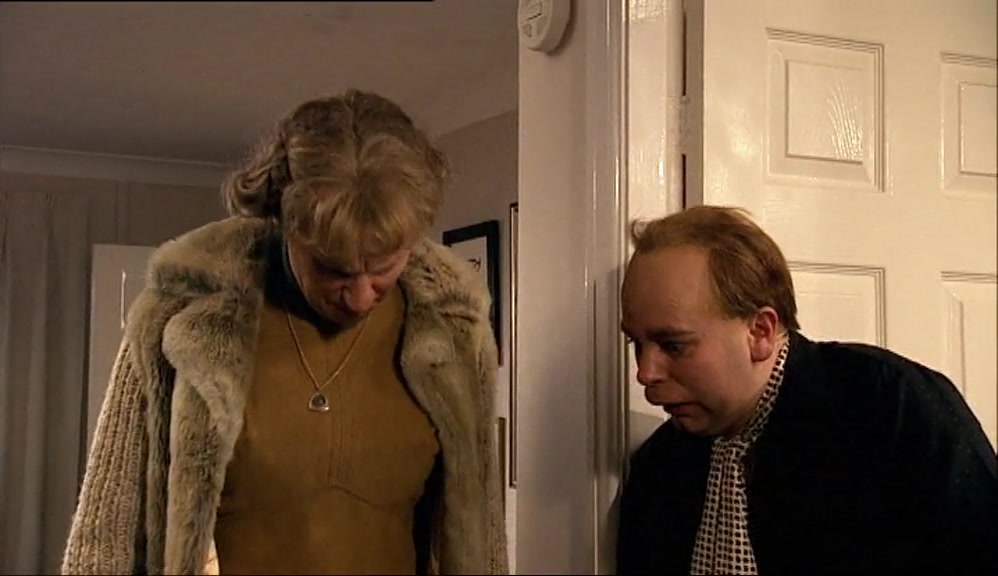 - SHE IS PRETTY, ISN'T SHE? - YES. 