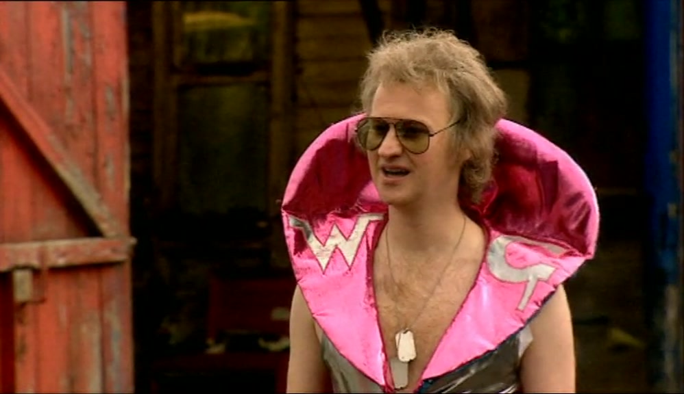 - IS THERE SOMETHING ROUND THE BACK? - YEAH. 