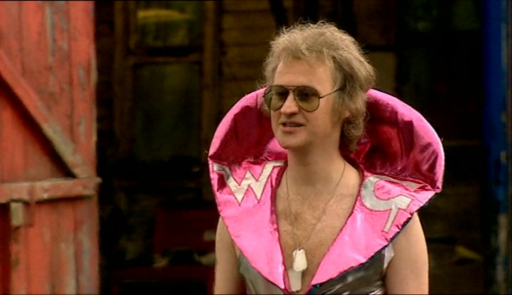 - IS THERE SOMETHING ROUND THE BACK? - YEAH. 