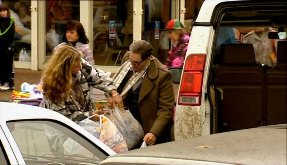 - DO YOU NEED A HAND, LOVE? - OH, THANK YOU. 