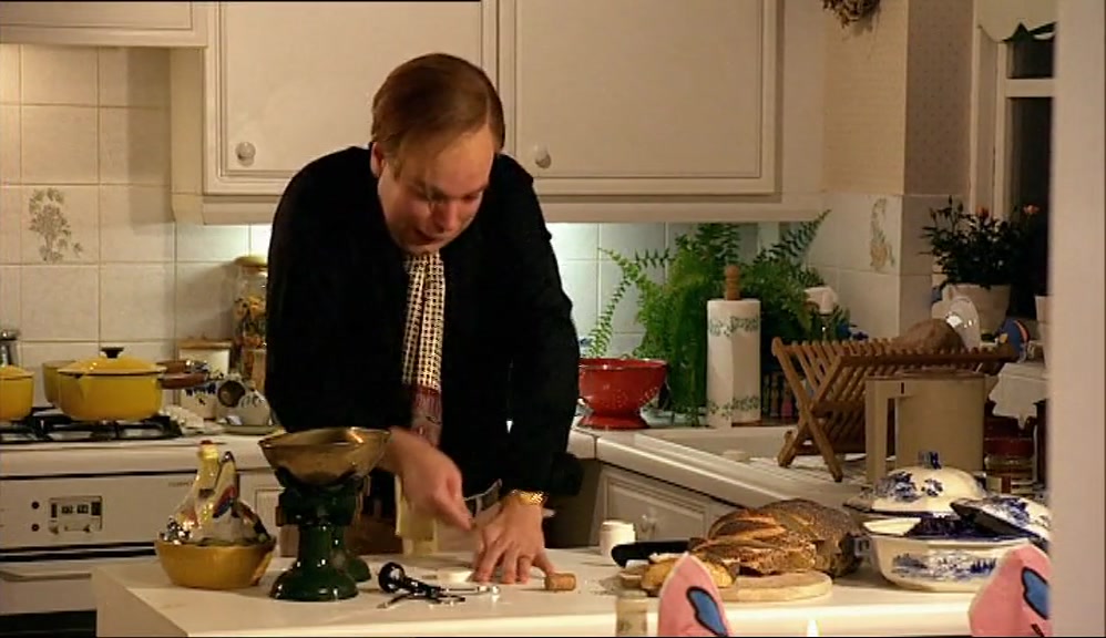 - I CAN'T BELIEVE YOU'RE MARRIED. - THERE'S SOMETHING I MUST TELL YOU. 