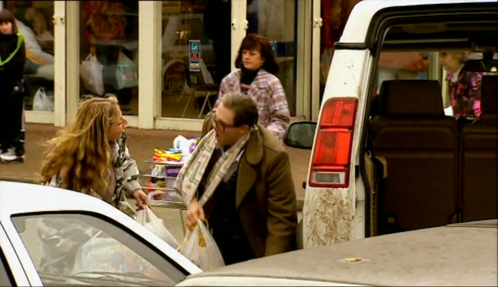 - DO YOU NEED A HAND, LOVE? - OH, THANK YOU. 