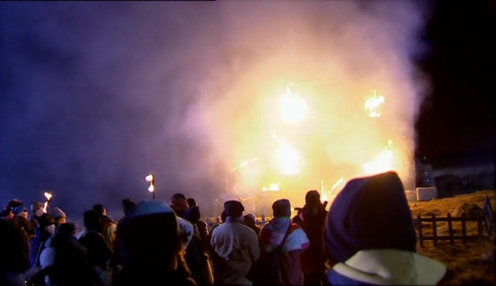 (HERR LIPP) OH, LOOK. A BONFIRE IN ROYSTON VASEY. 