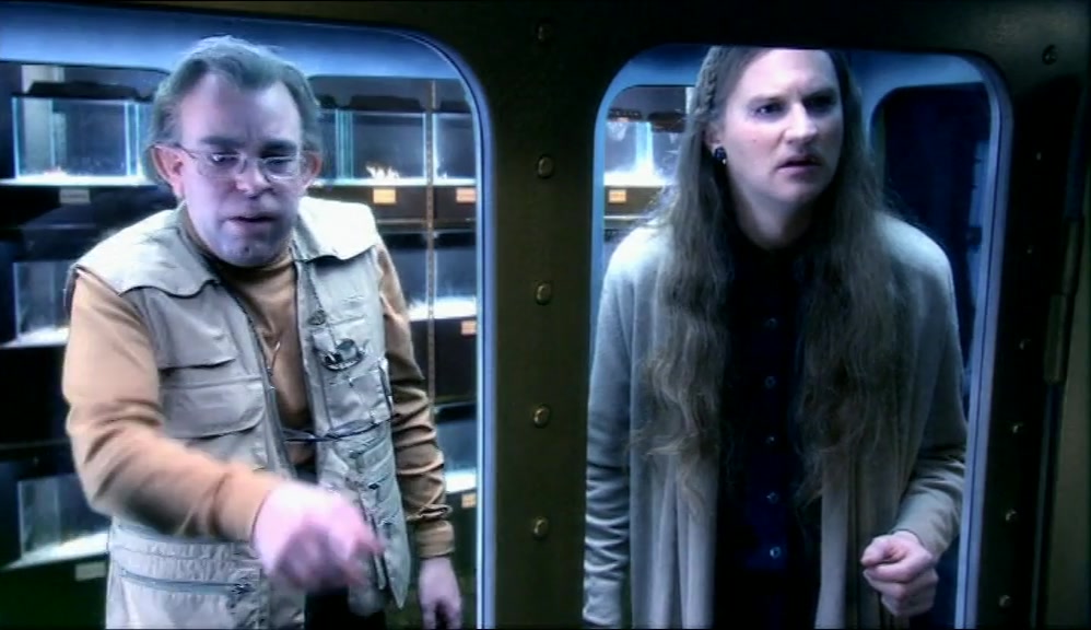 - GIVE THAT TO ME! - AH AH! 