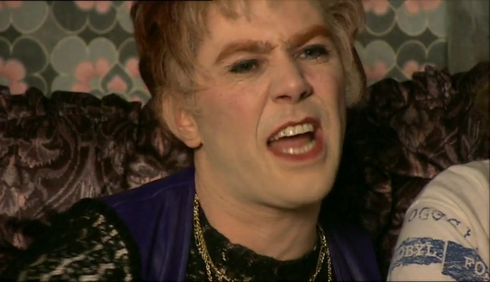 - I HAVEN'T GOT ME GLASSES. - I THOUGHT YOU DIDN'T NEED GLASSES. 