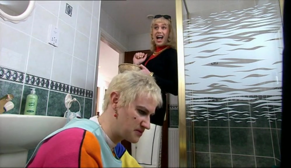 - HE LOOKS LIKE A SHAVED MONKEY. - MRS LEVINSON! 