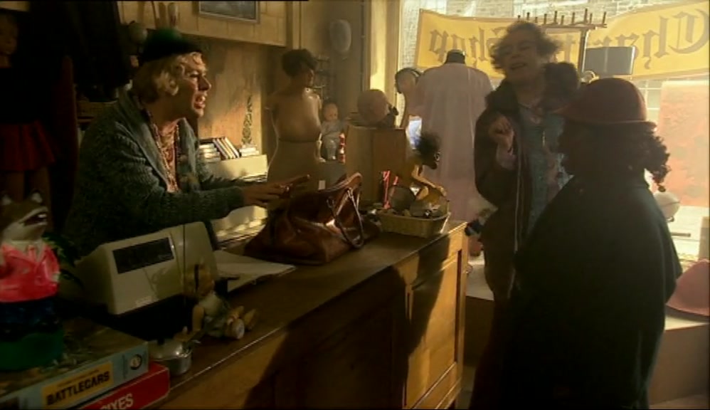 - IS THIS IT, DEAR? - YES. THIS IS THE BAG. 