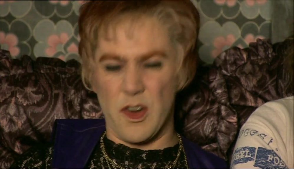 - I HAVEN'T GOT ME GLASSES. - I THOUGHT YOU DIDN'T NEED GLASSES. 