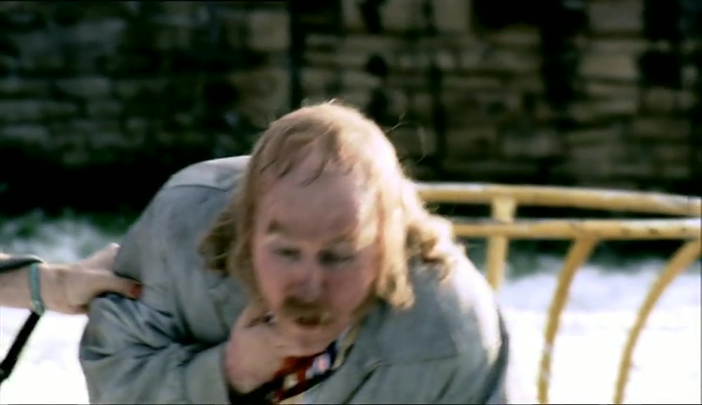- LEE? LEE! - WHAT'S HAPPENING? 