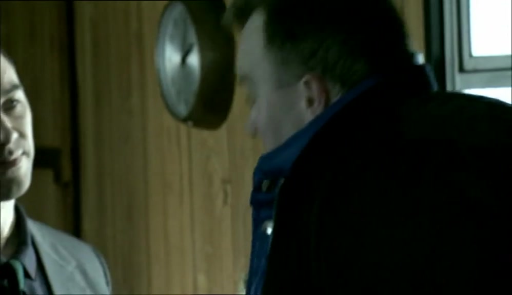 - HERE'S 30 QUID. - THANKS! I'LL GET SOME POP. 