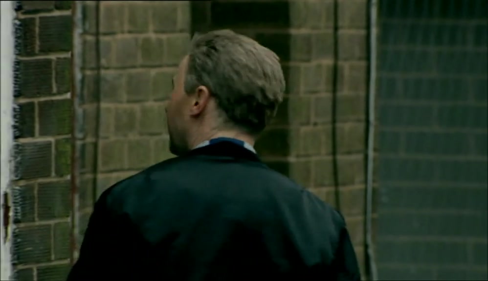 - MAYBE SHE'S OUT. - NO, I CAN SMELL FRIED ONIONS. 