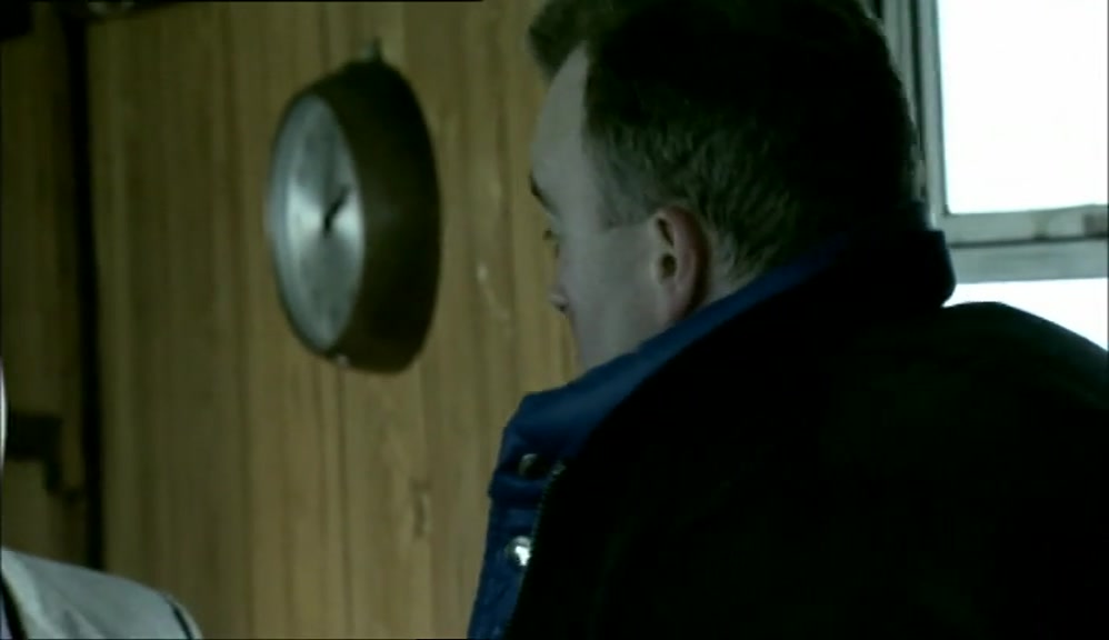 - HERE'S 30 QUID. - THANKS! I'LL GET SOME POP. 