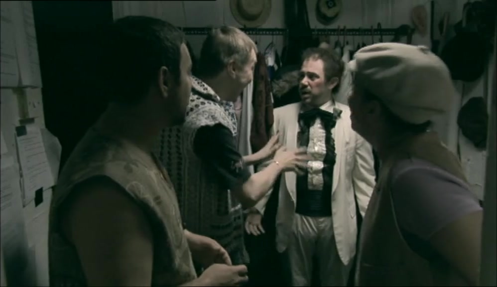 - YEAH! FRONT ROW. - OH, DON'T TELL ME THAT! 
